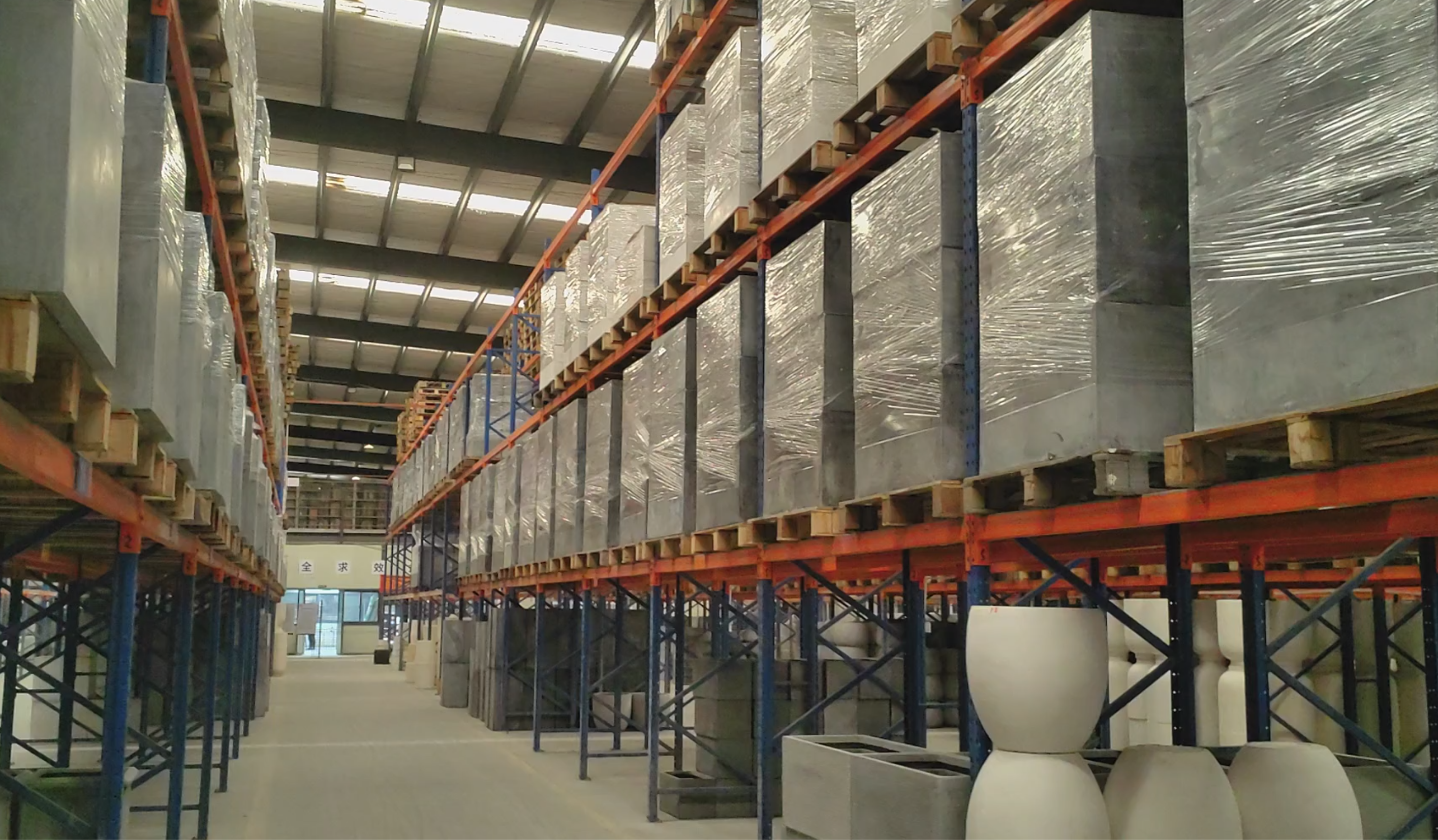 Outdoor planter pot warehouse