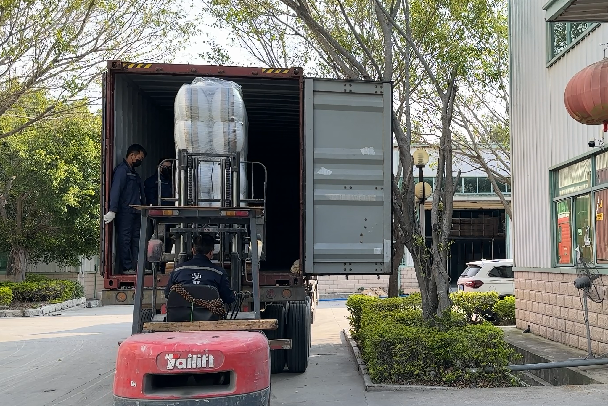 Container loading for outdoor planter pots