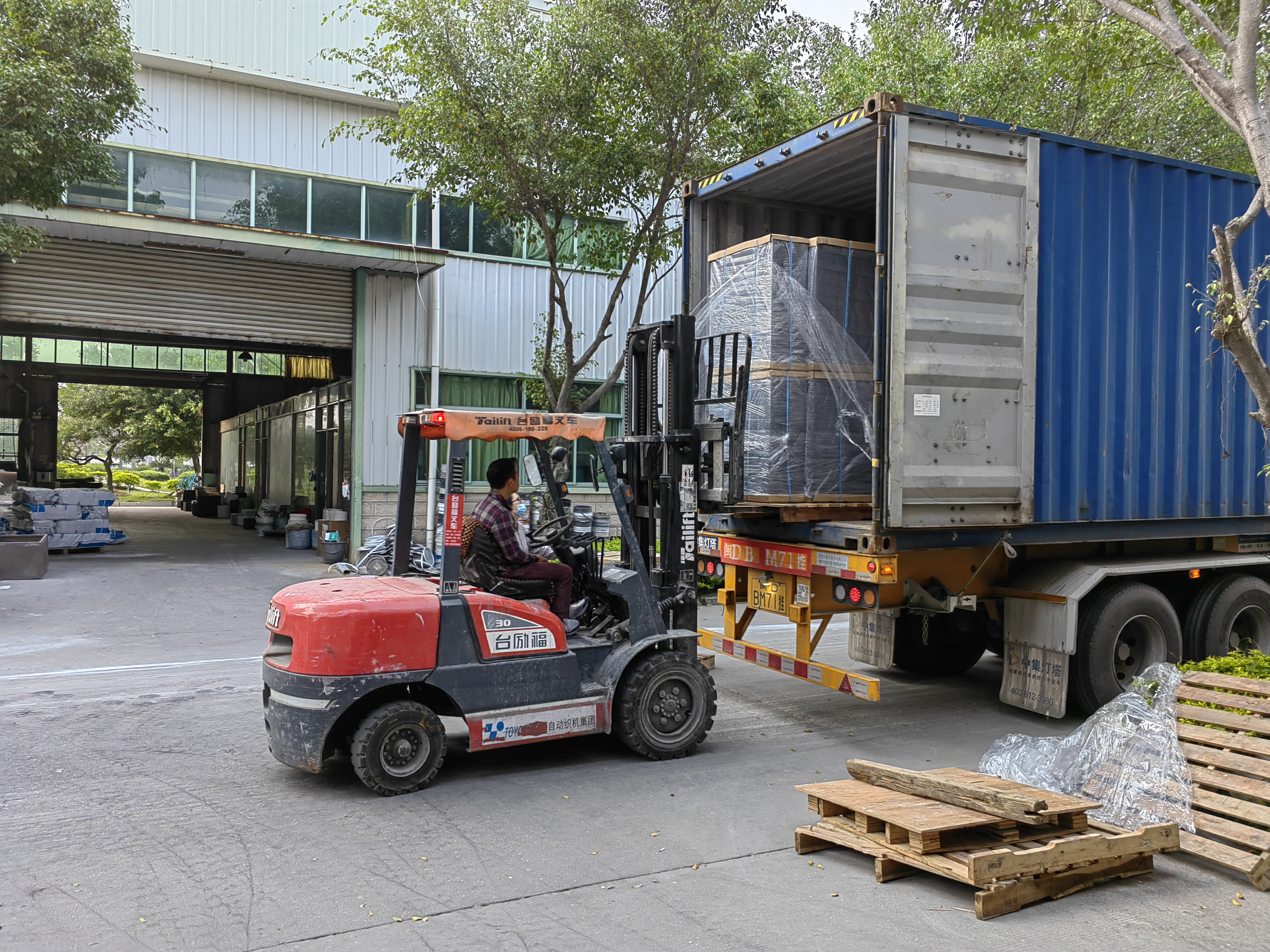Container loading for fiber clay planter export