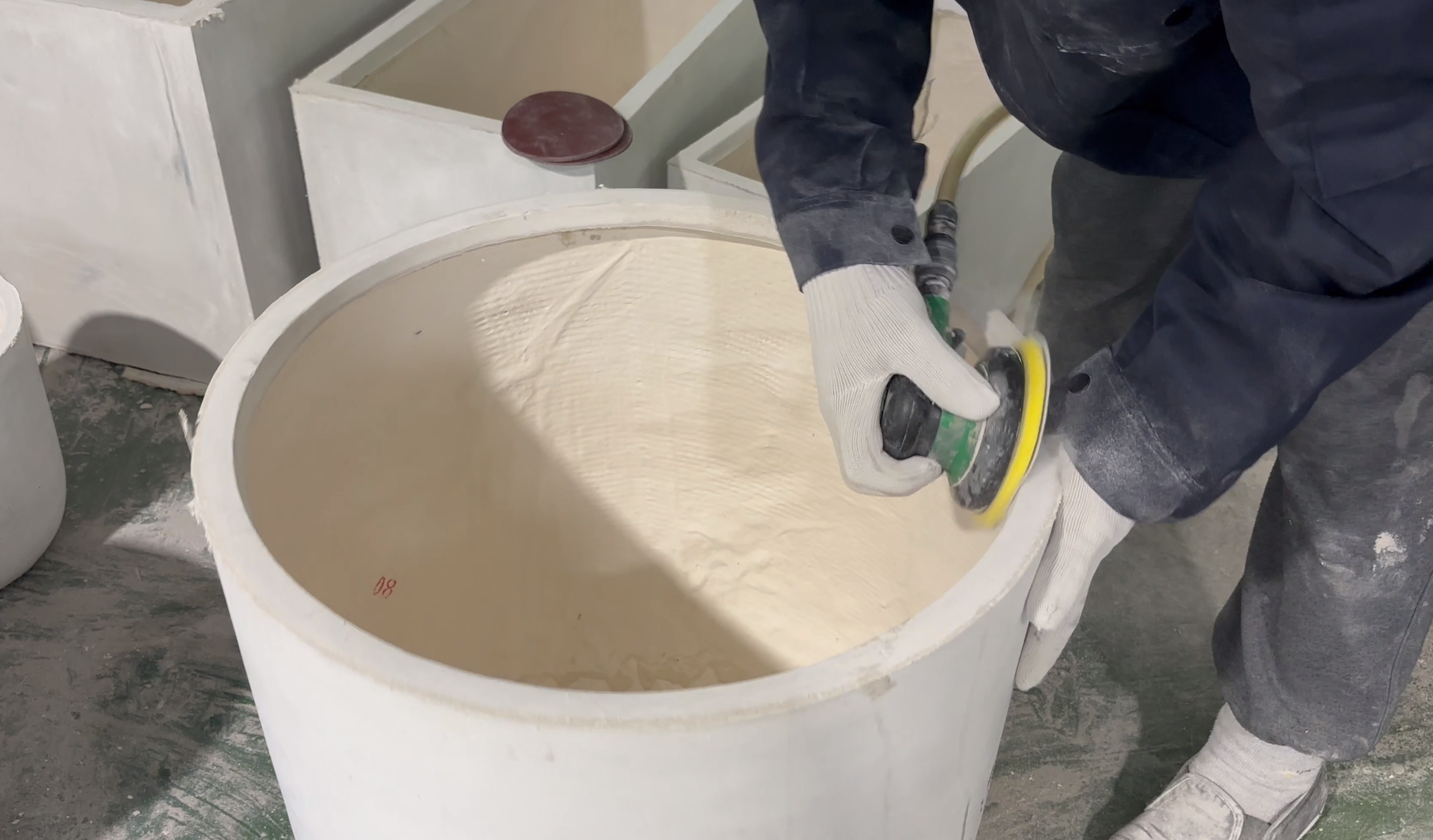 Fiber clay planter surface sanding process
