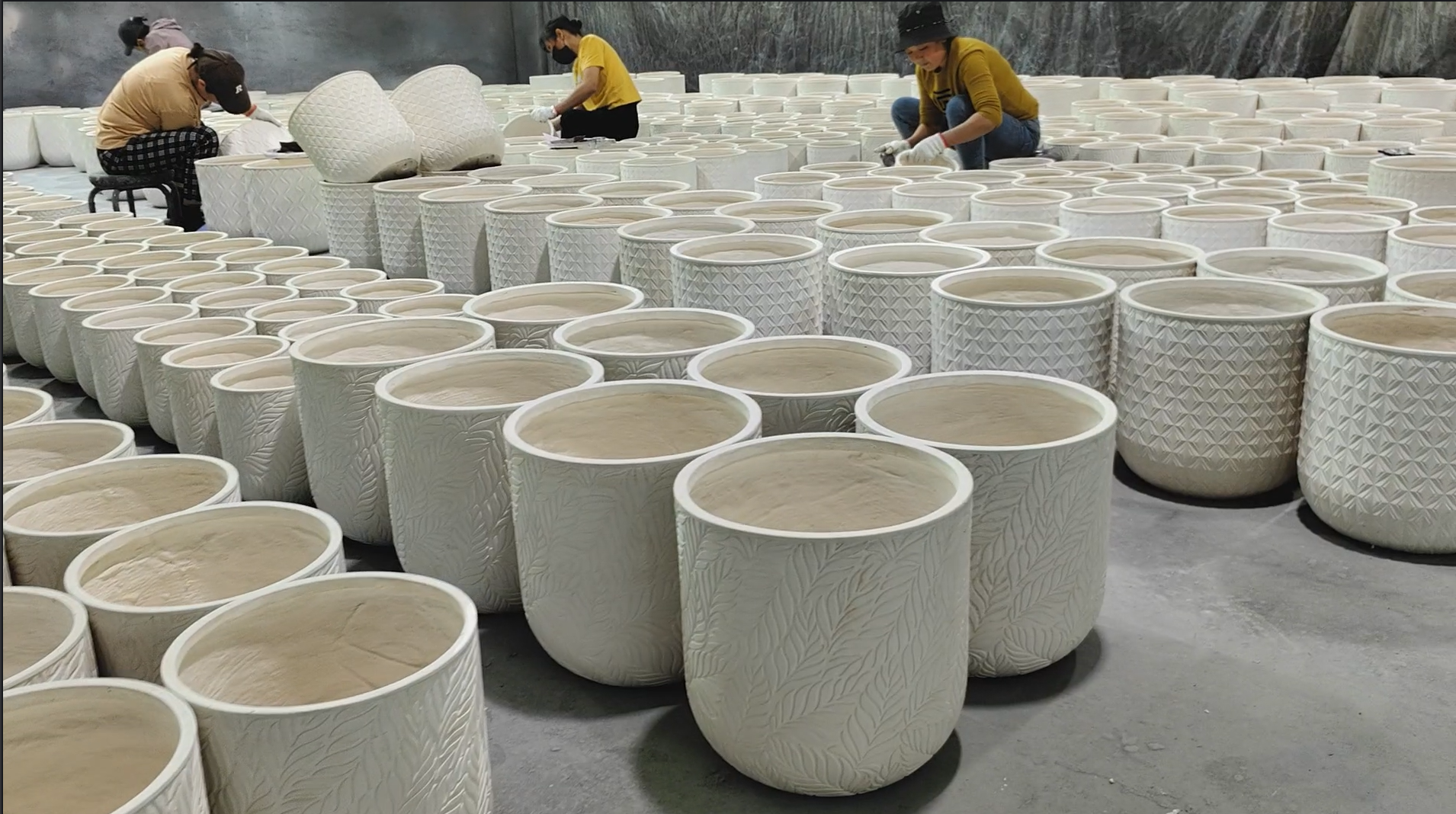 Fiber clay planter repair and quality inspection